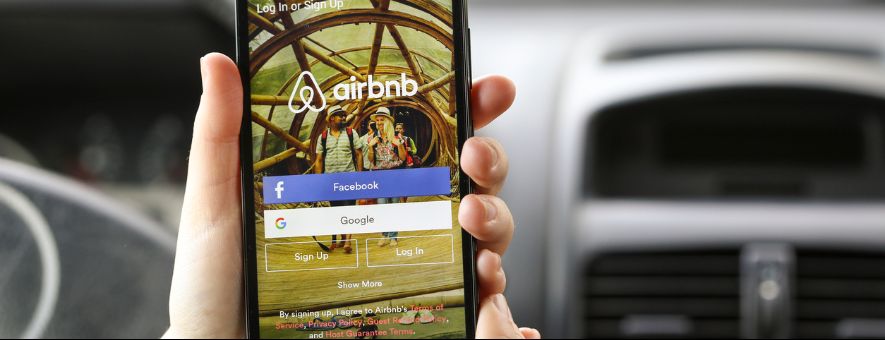 Airbnb opens up its platform to hotels.